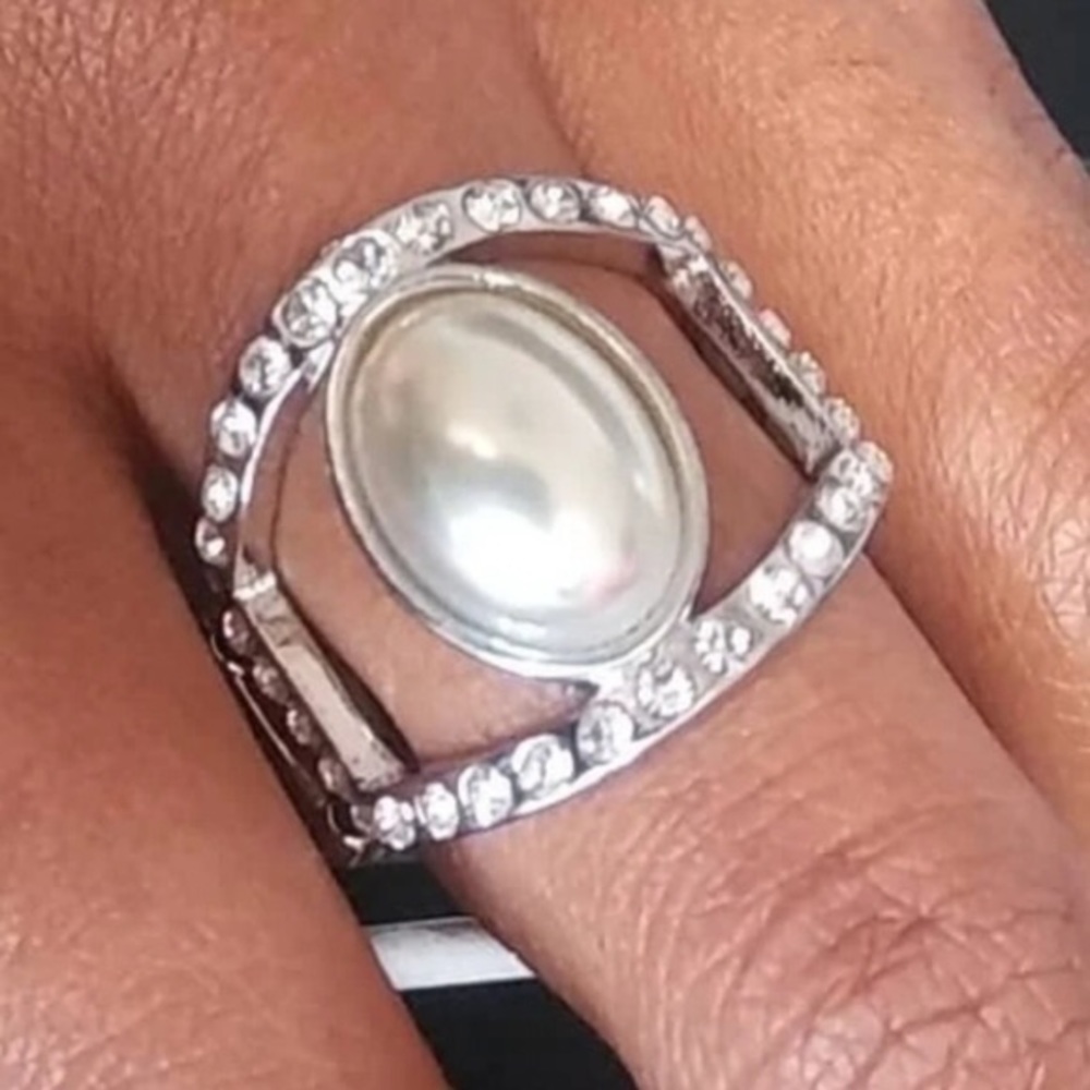 Pearl stretchy ring
